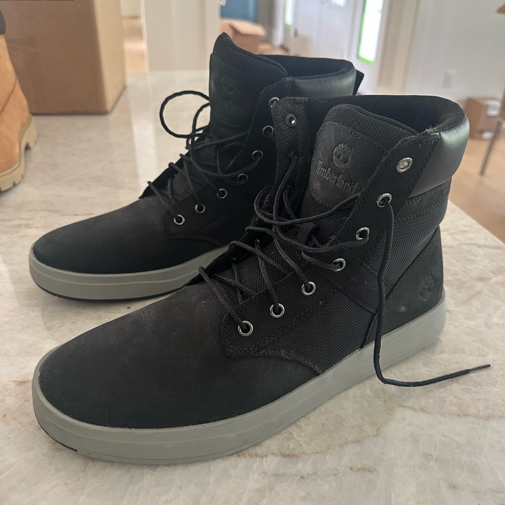 Timberland Men's Black and Gray Boots